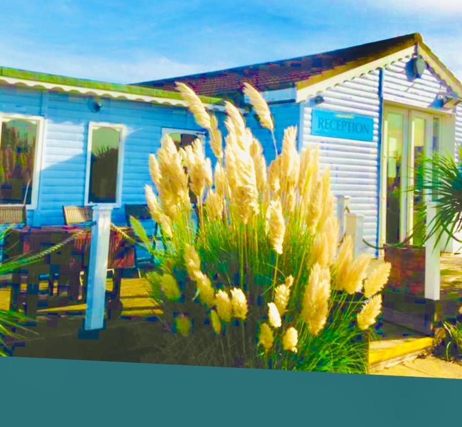 Leysdown-On-Sea Saddlebrook Holiday Park 3 Bedroom Brick Built Chalet Bungalow Exterior foto